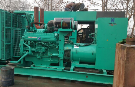 宁江发电机组如何判断水冷式机油散热器内部是否需要清洗？